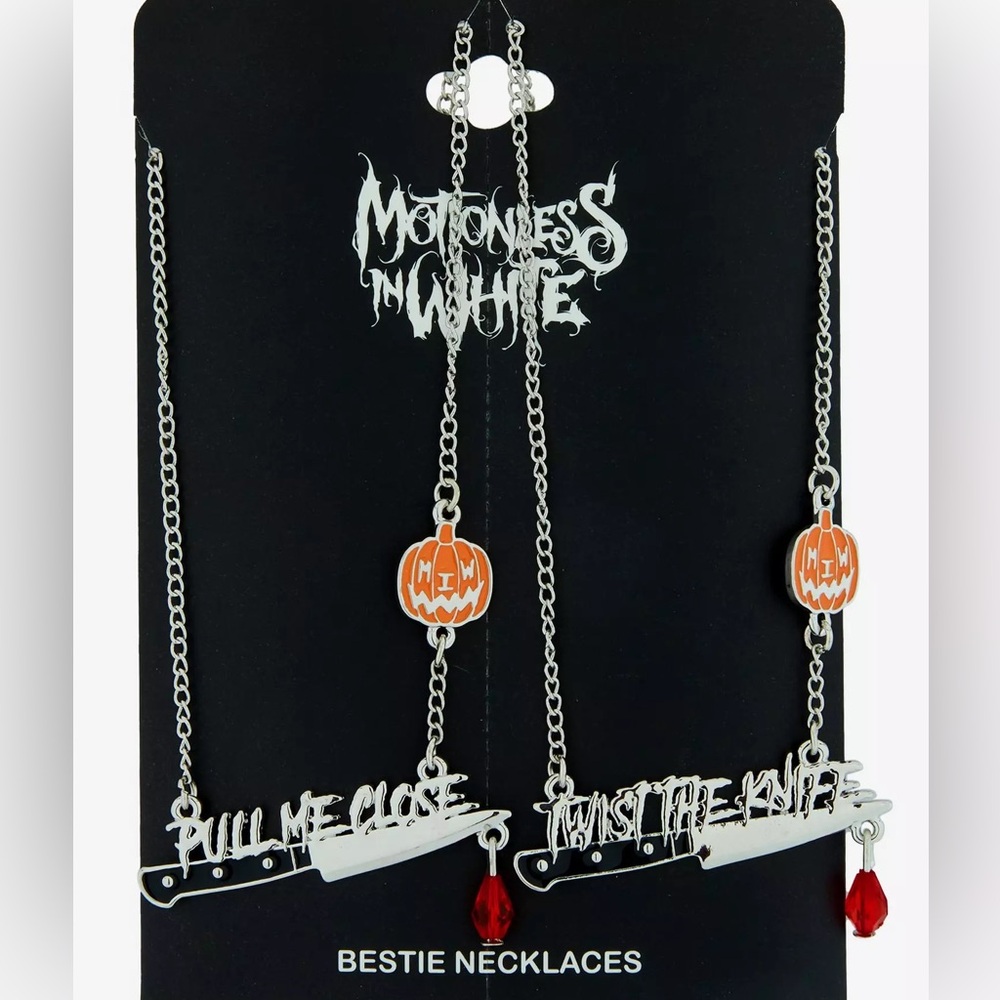 Motionless In White Knife Best‎ Friend Necklace Set Hot Topic
